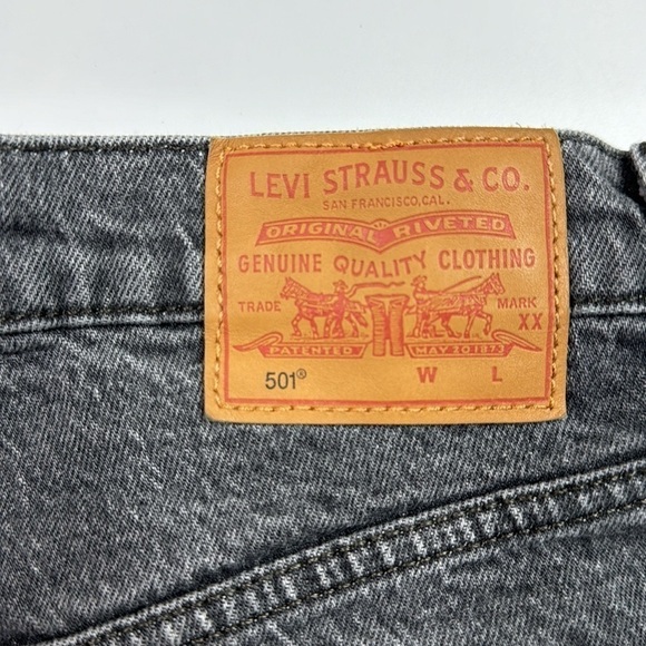 Levi's Premium 501 Black Raw Hem Shorts Size 27 - Picture 3 of 7